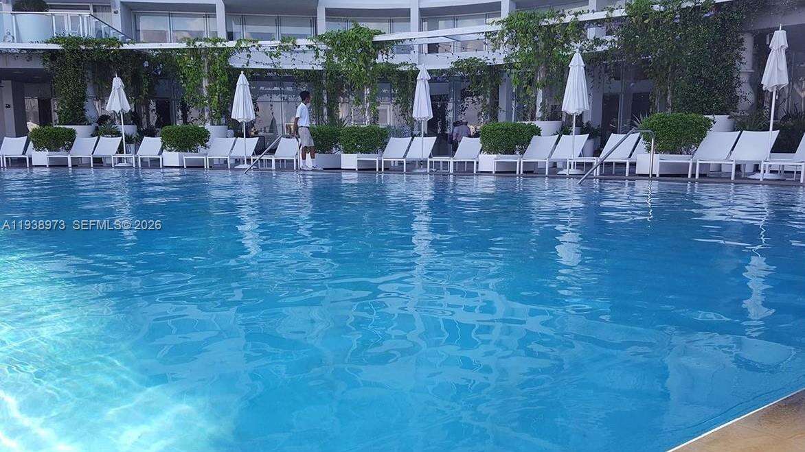 Mondrian Unit #517 | Picture 33