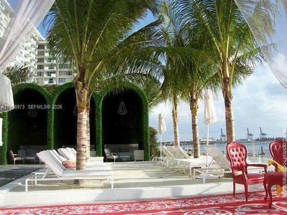 Mondrian Unit #517 | Picture 38