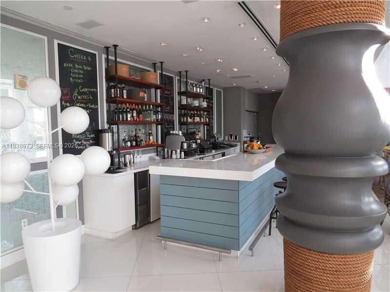 Mondrian Unit #517 | Picture 49