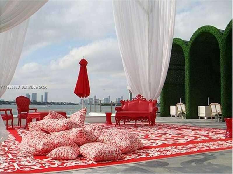 Mondrian Unit #517 | Picture 51