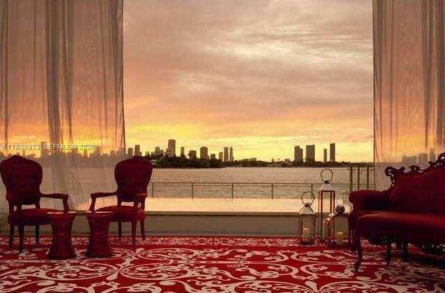 Mondrian Unit #517 | Picture 53