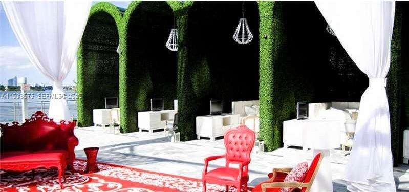 Mondrian Unit #517 | Picture 56