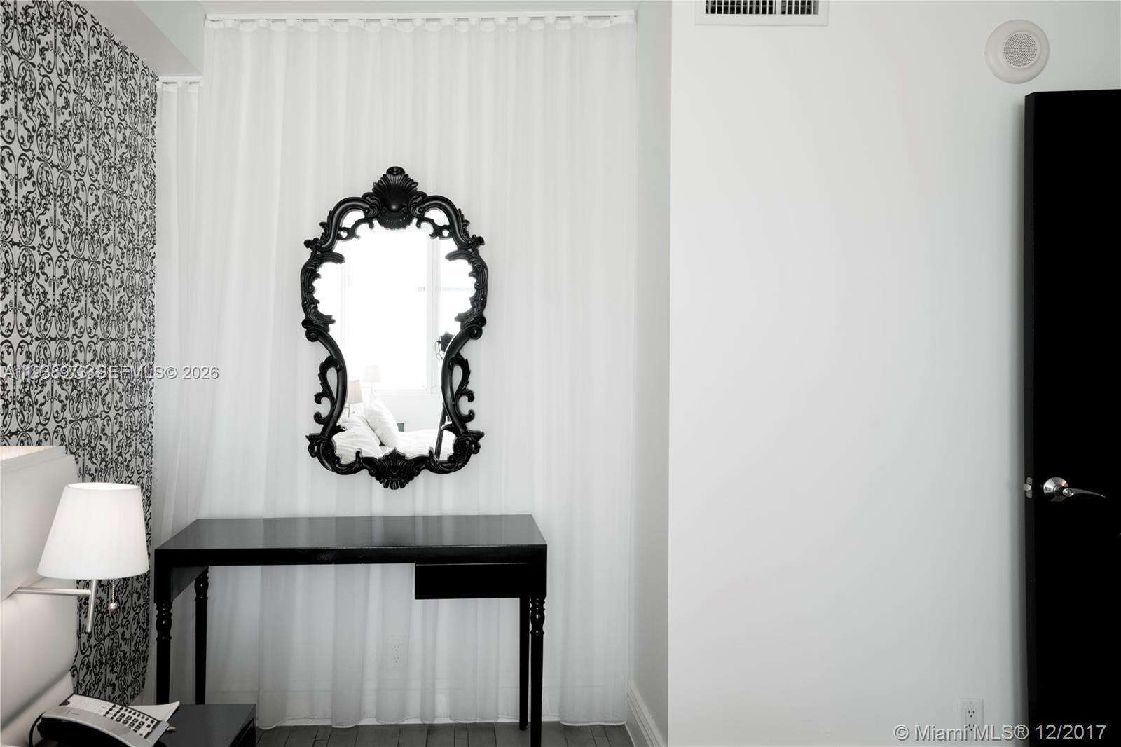 Mondrian Unit #517 | Picture 7