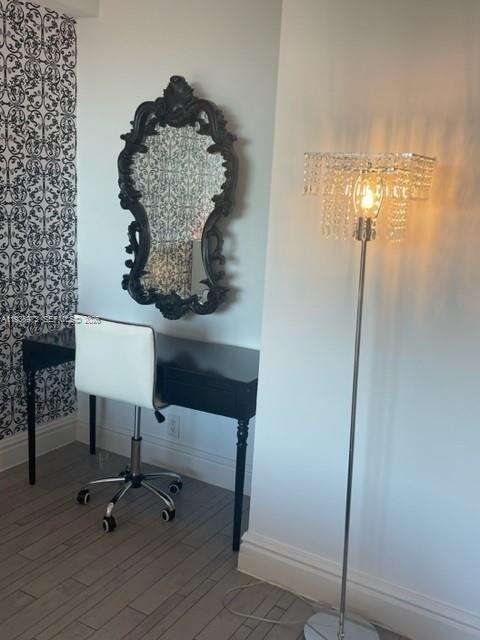 Mondrian Unit #517 | Picture 9