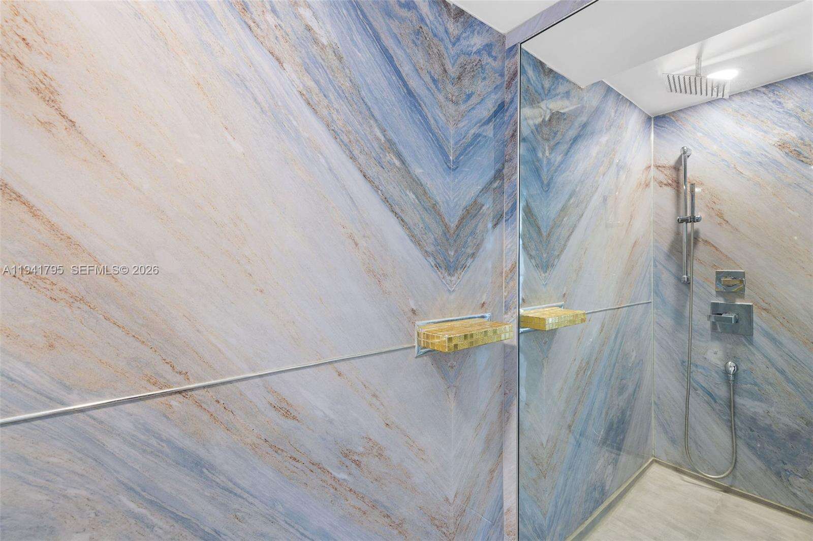 Mondrian Unit #827 | Picture 17