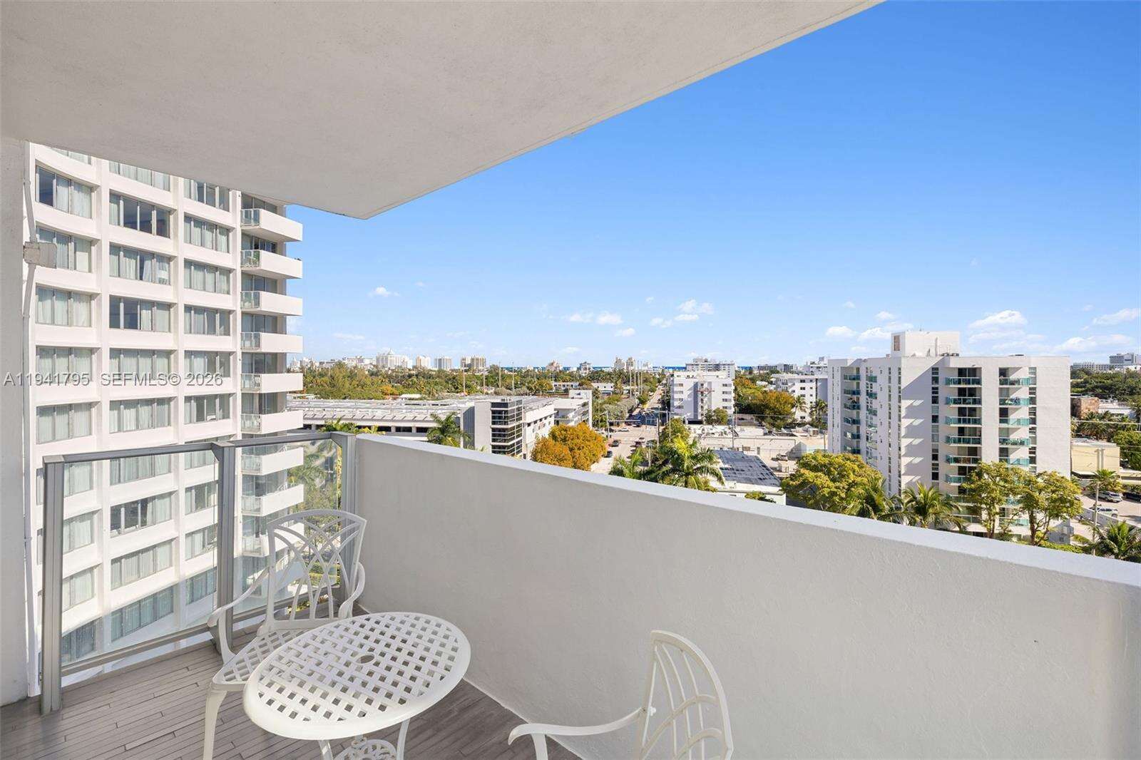 Mondrian Unit #827 | Picture 18