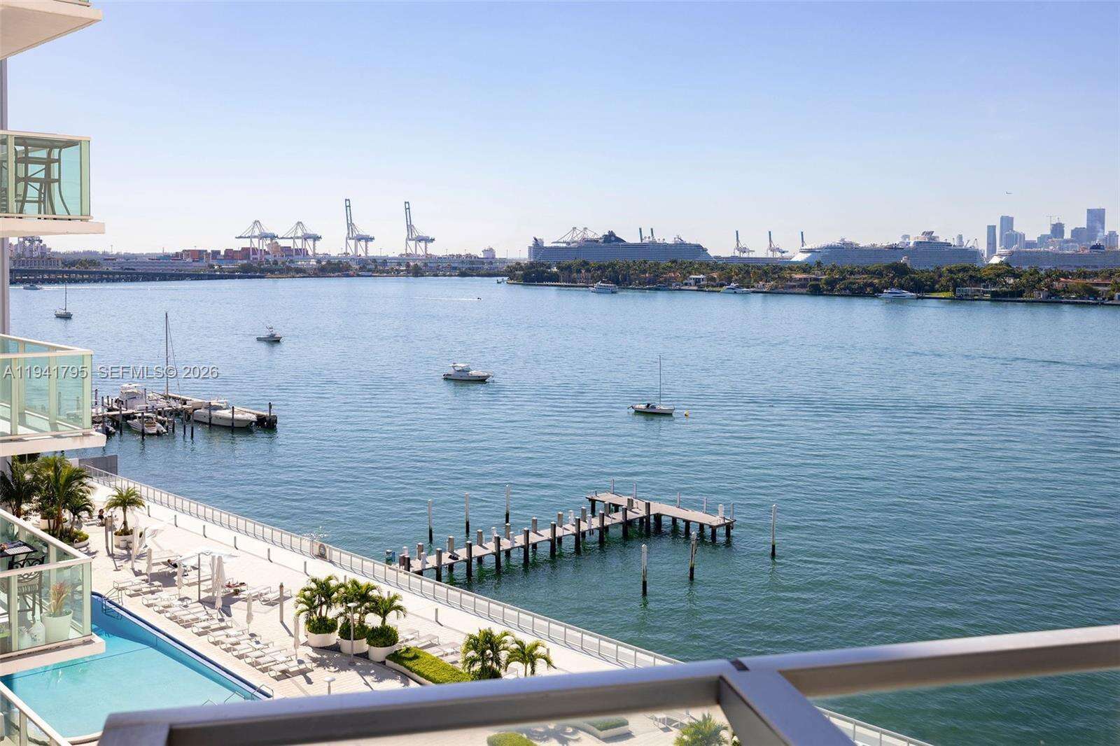 Mondrian Unit #827 | Picture 21