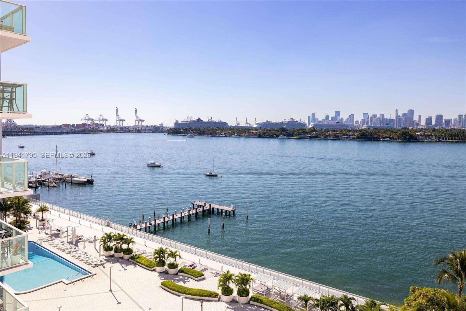 Mondrian Unit #827 | Picture 22