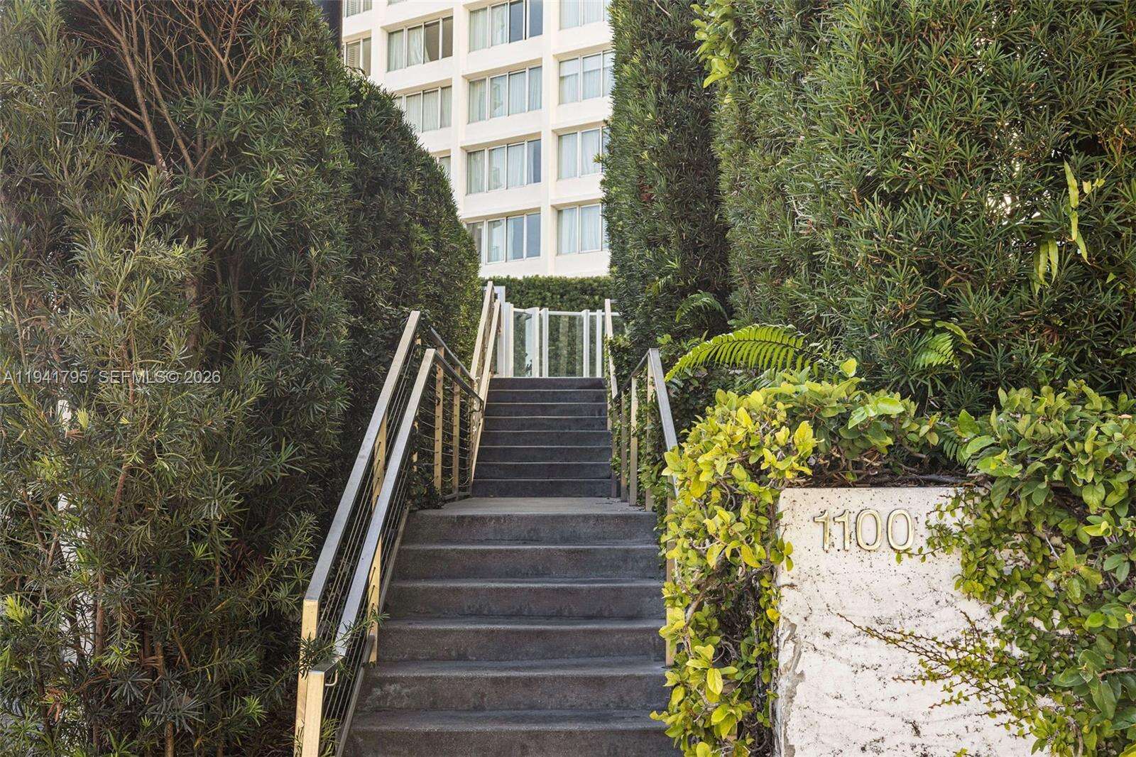 Mondrian Unit #827 | Picture 24