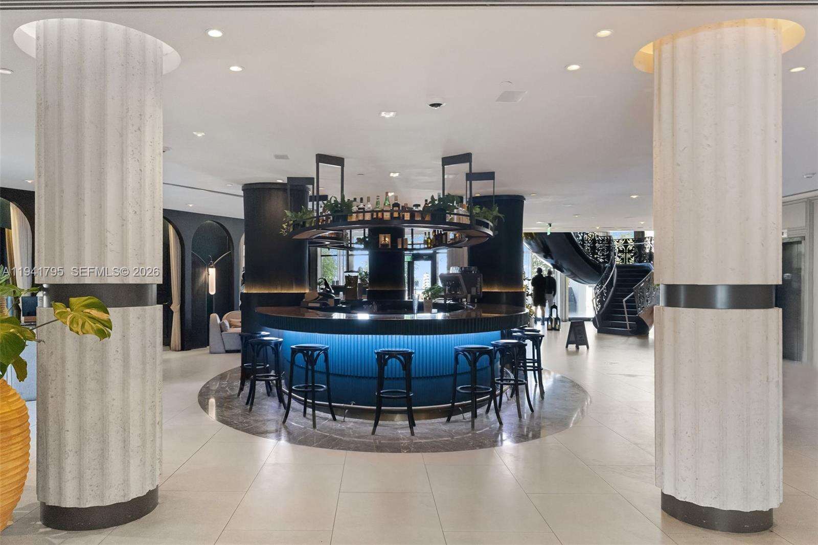 Mondrian Unit #827 | Picture 25