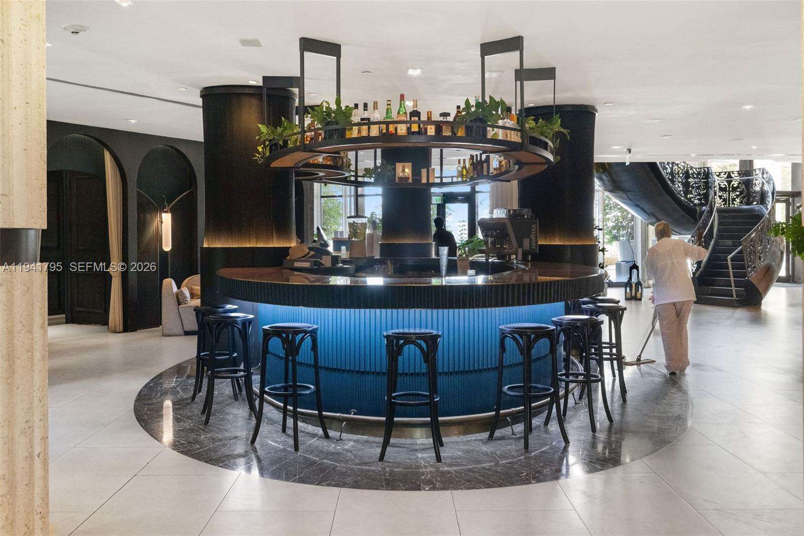 Mondrian Unit #827 | Picture 28