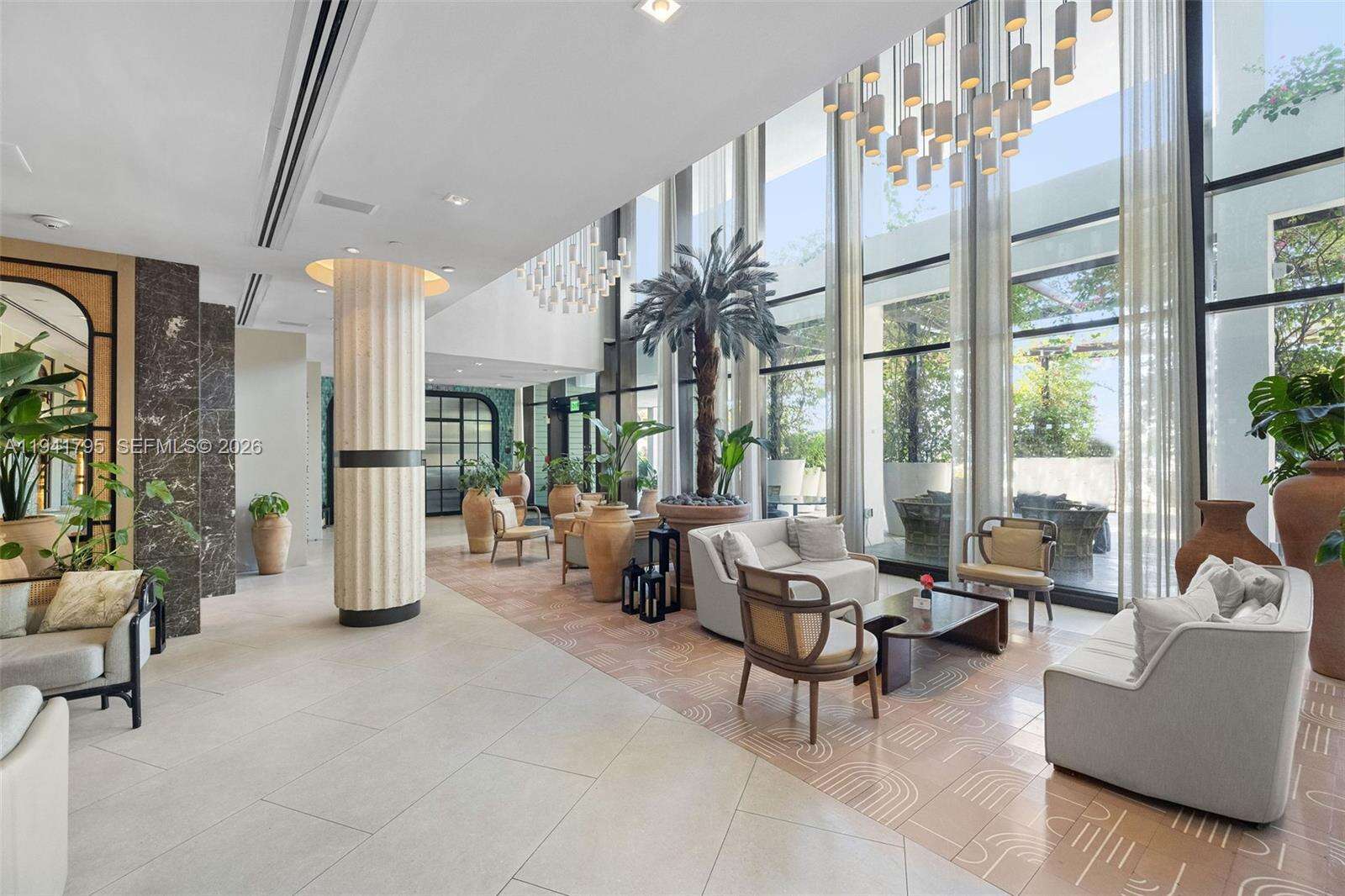 Mondrian Unit #827 | Picture 30