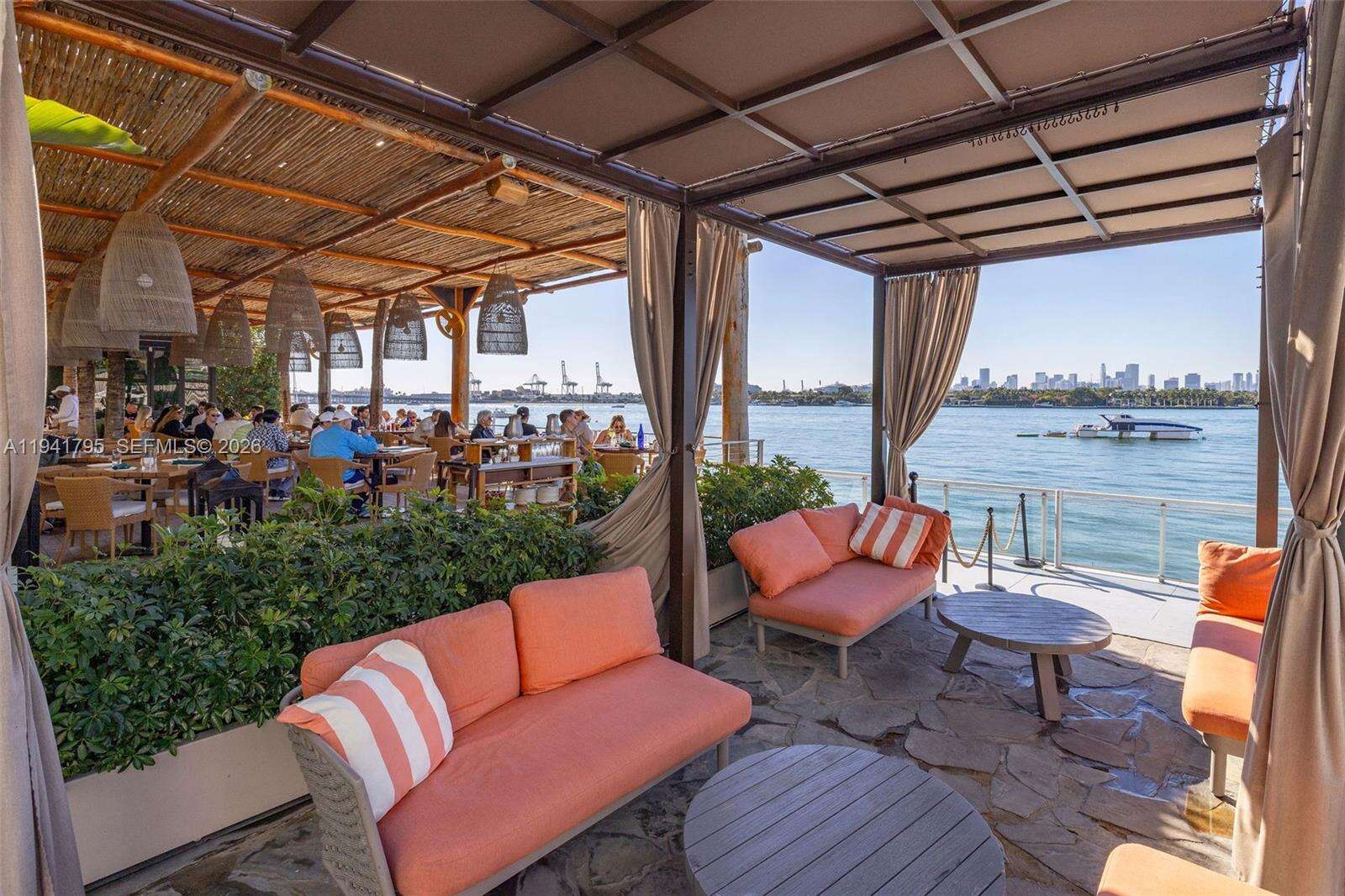 Mondrian Unit #827 | Picture 34