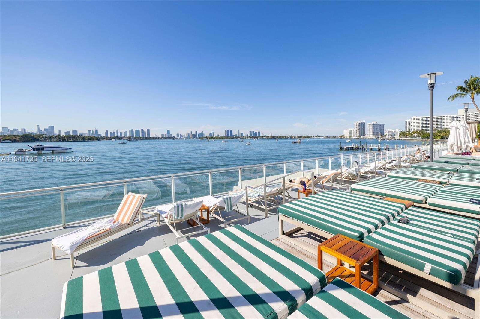 Mondrian Unit #827 | Picture 35