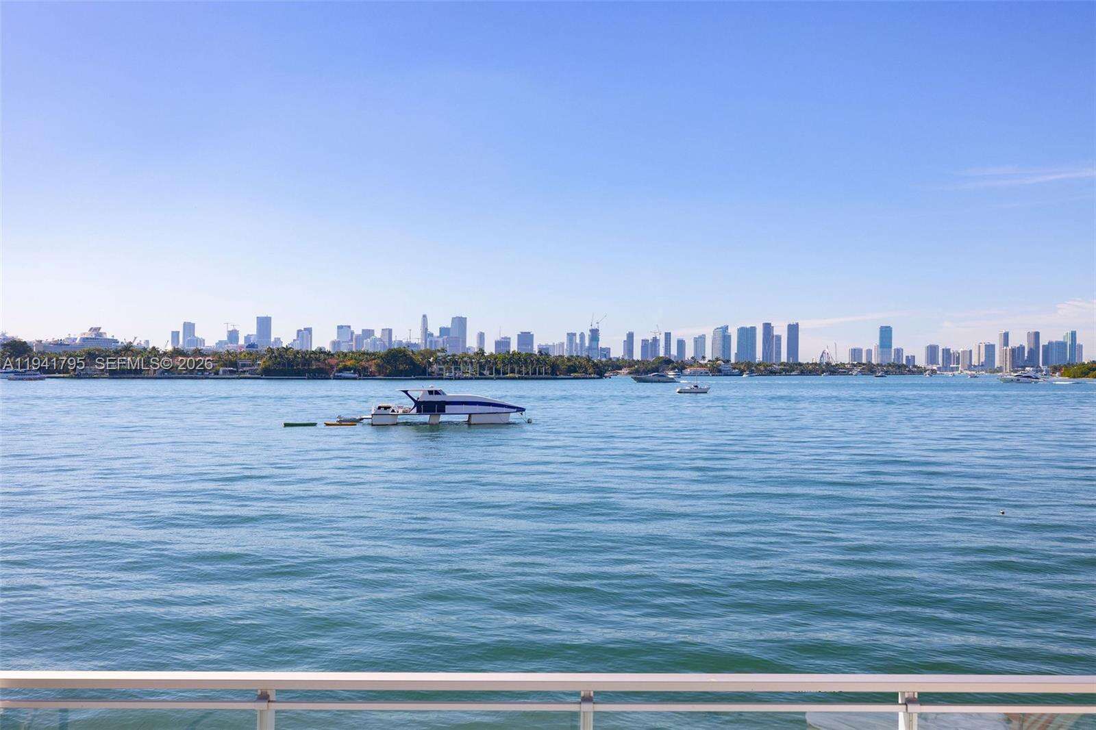 Mondrian Unit #827 | Picture 36