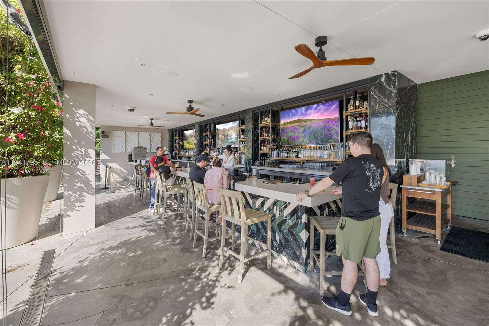 Mondrian Unit #827 | Picture 40