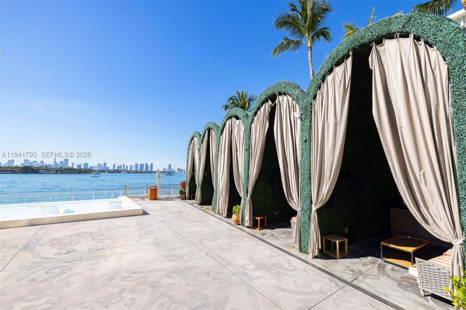 Mondrian Unit #827 | Picture 41