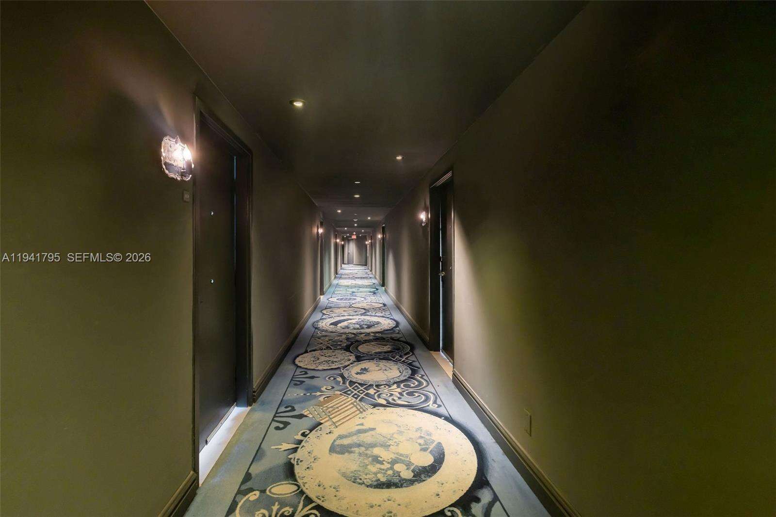 Mondrian Unit #827 | Picture 44