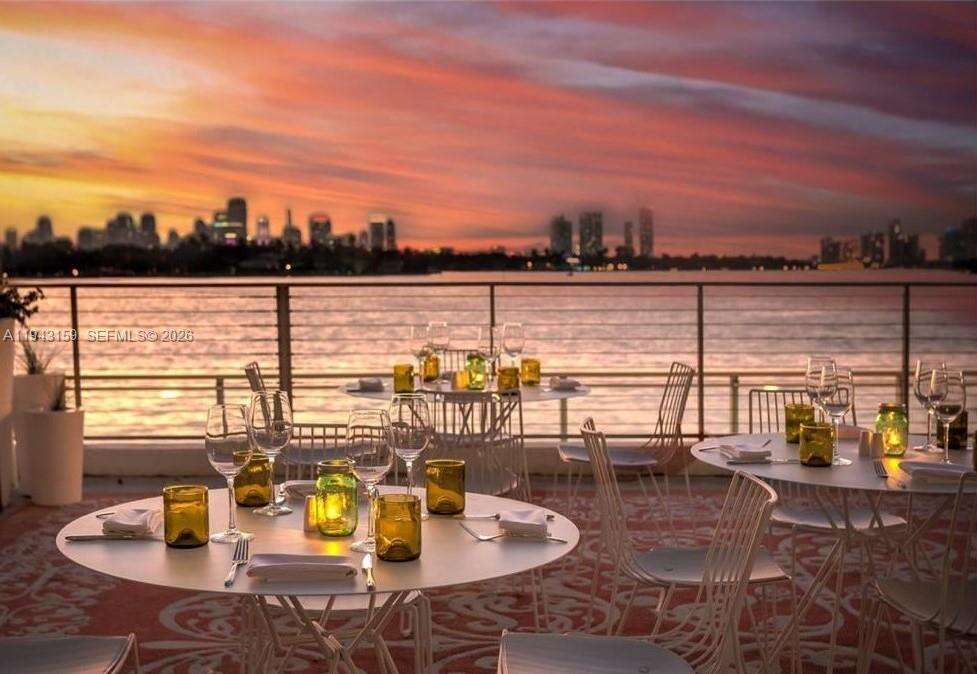 Mondrian Unit #721 | Picture 29