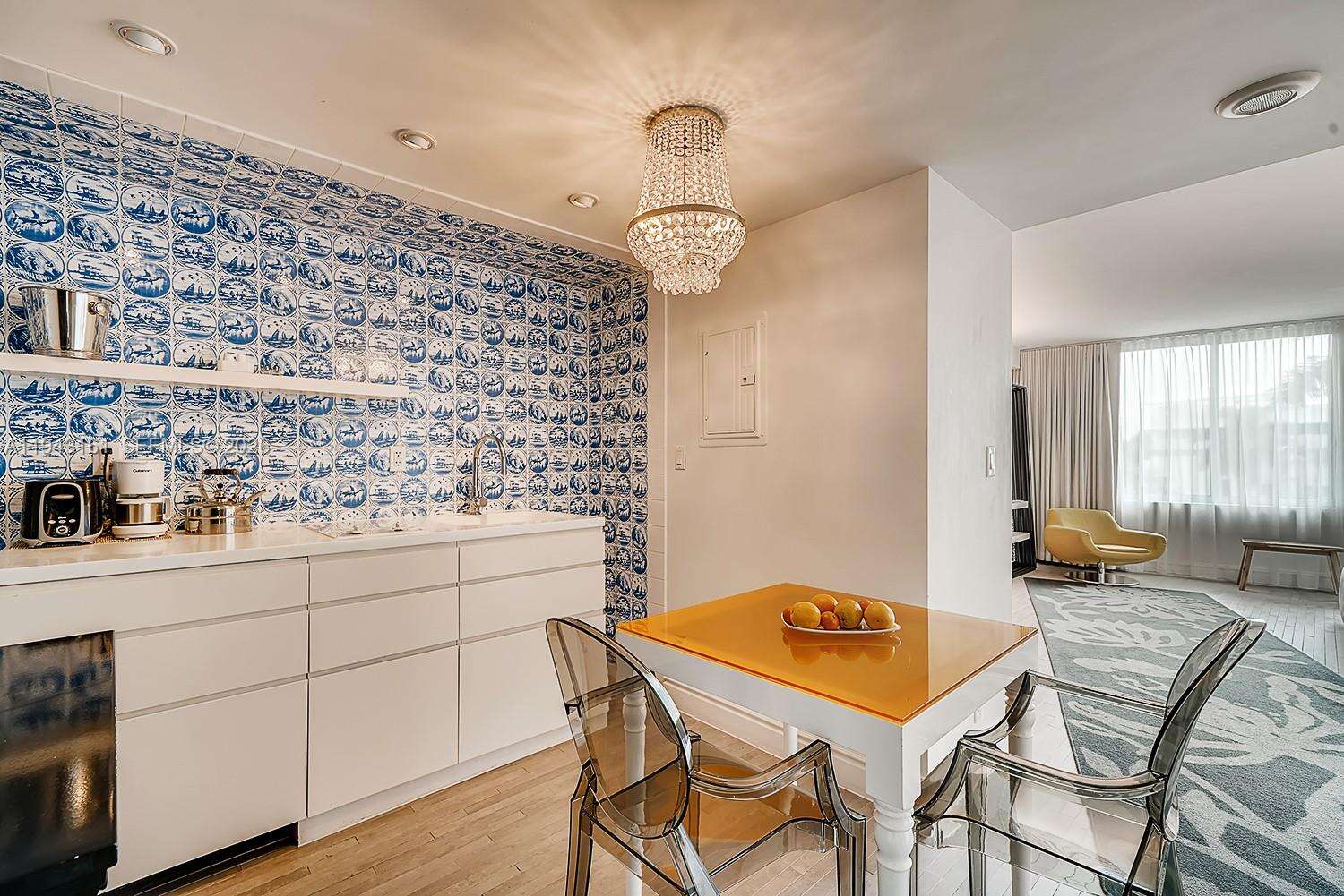 Mondrian Unit #307 | Picture 2