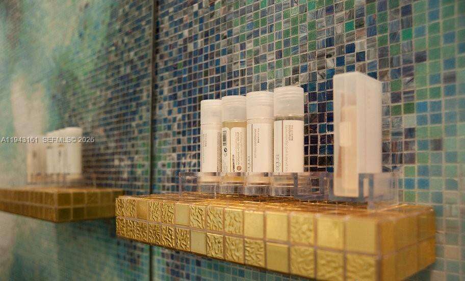 Mondrian Unit #307 | Picture 11