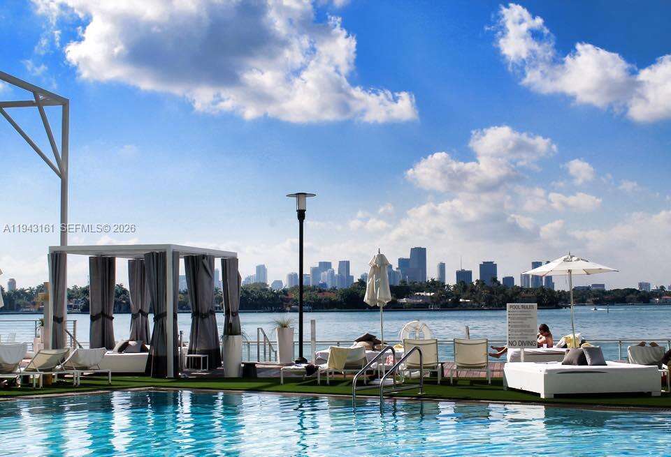 Mondrian Unit #307 | Picture 12