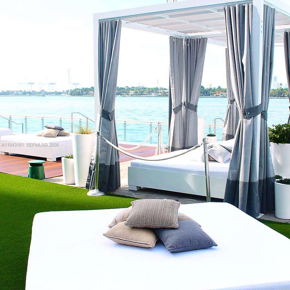 Mondrian Unit #307 | Picture 13