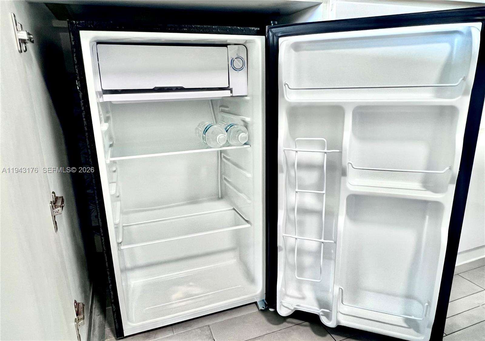 Mondrian Unit #415 | Picture 12