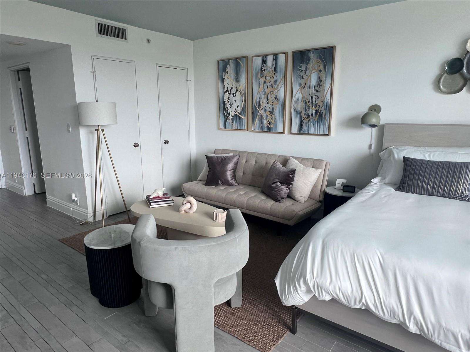 Mondrian Unit #415 | Picture 15