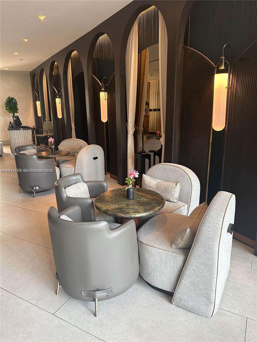 Mondrian Unit #415 | Picture 21