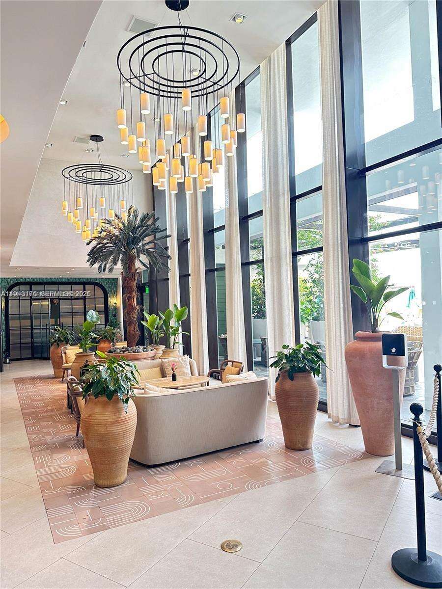 Mondrian Unit #415 | Picture 22