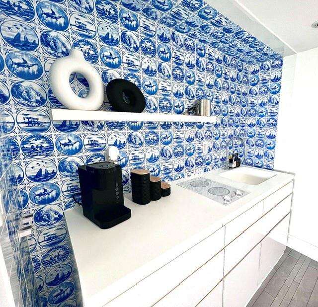 Mondrian Unit #415 | Picture 9