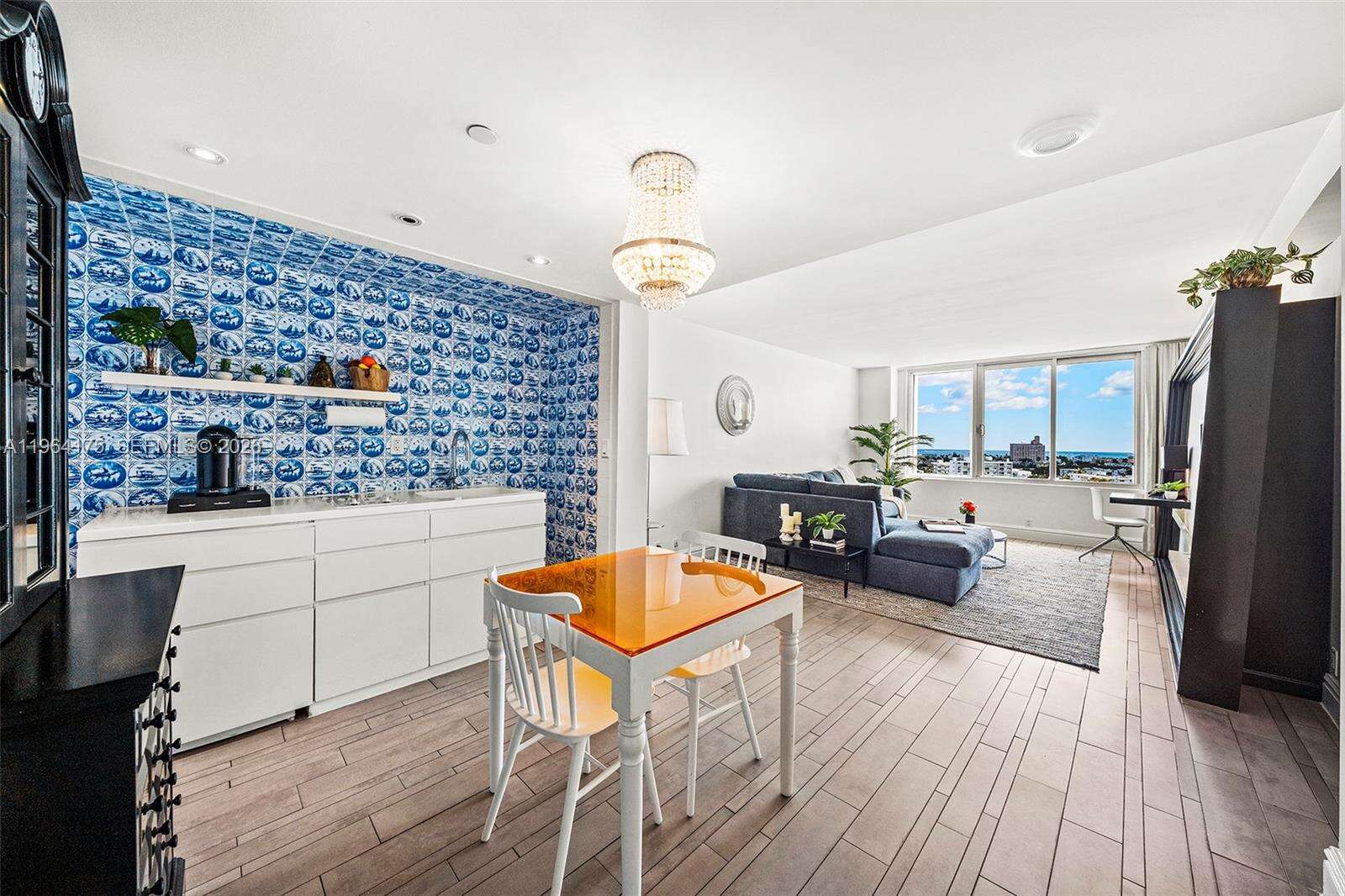 Mondrian Unit #1123 | Picture 15