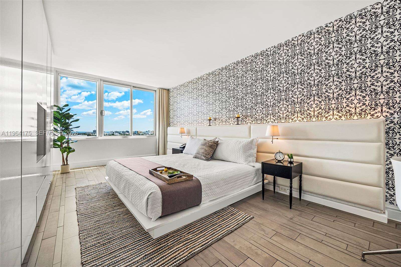 Mondrian Unit #1123 | Picture 17