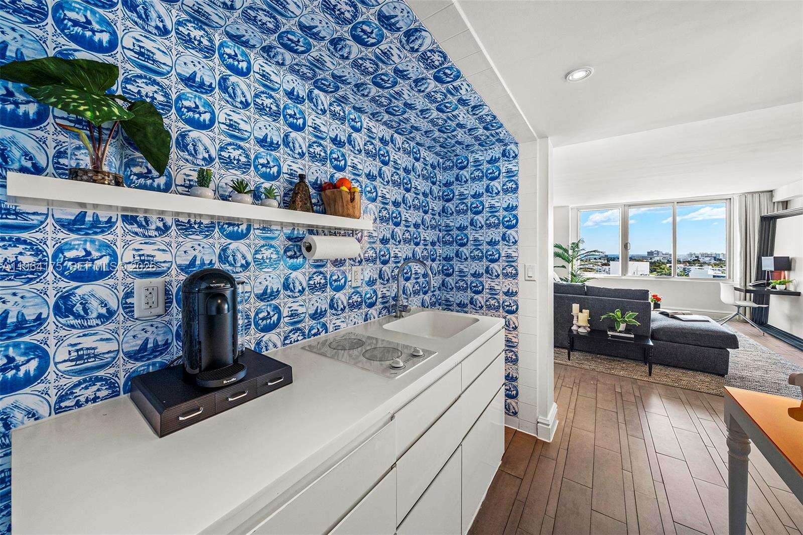 Mondrian Unit #1123 | Picture 3