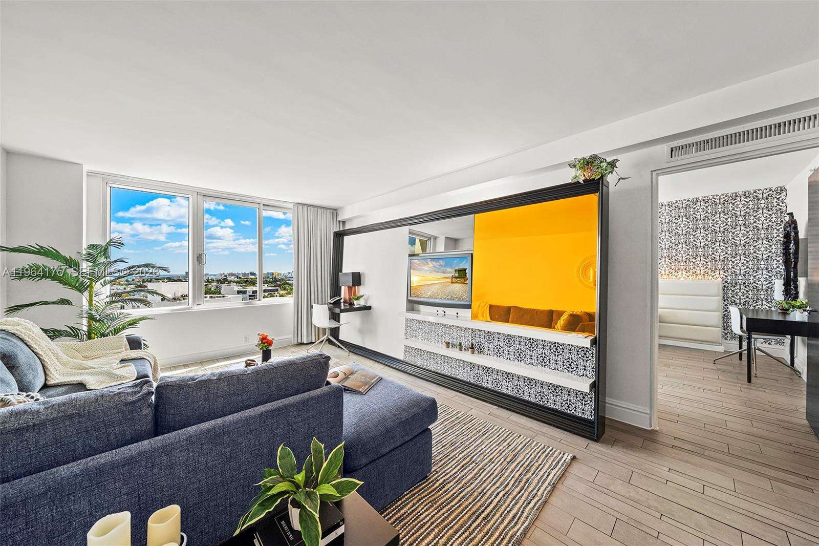 Mondrian Unit #1123 | Picture 6