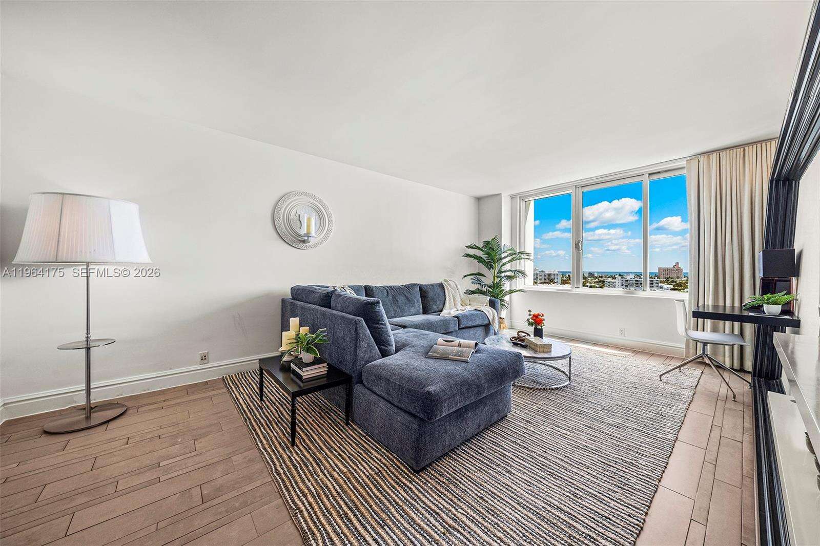 Mondrian Unit #1123 | Picture 7