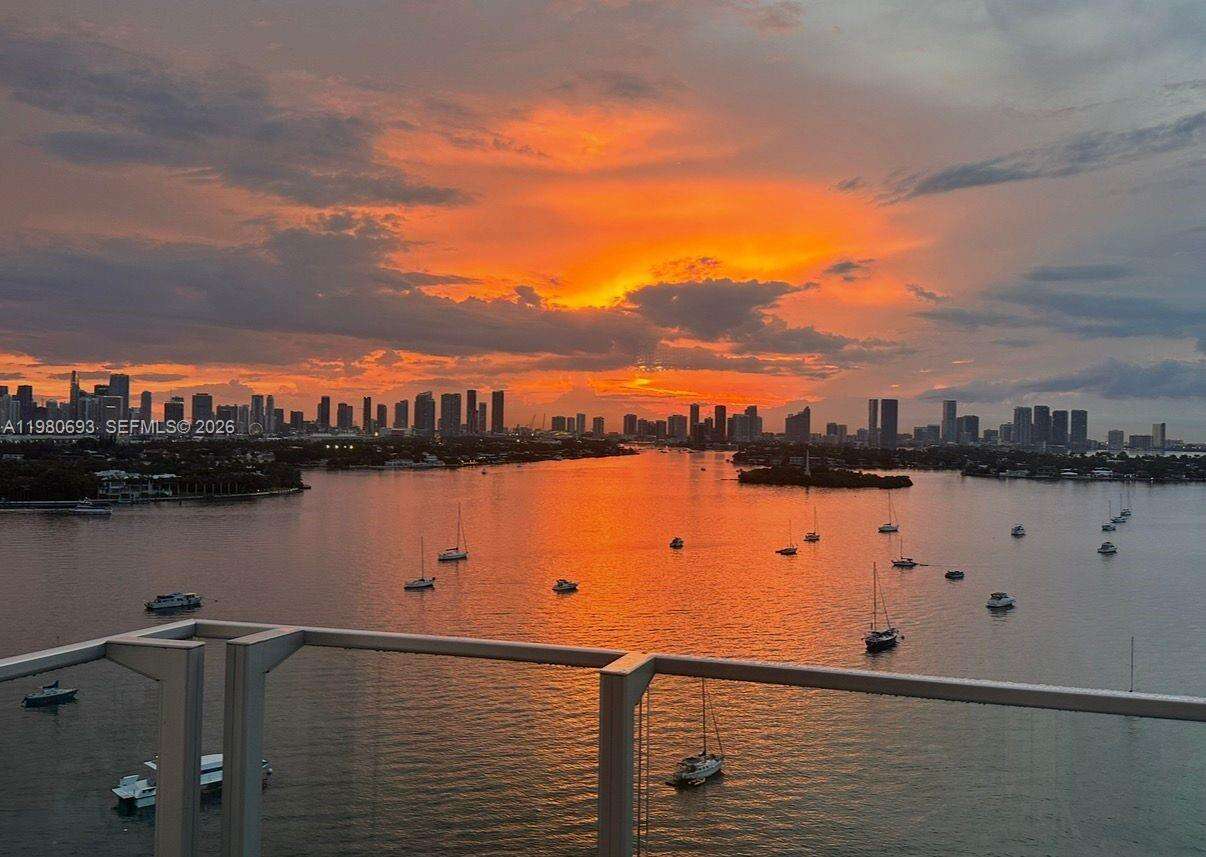 Mondrian Unit #1020 | Picture 1