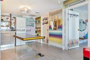 Mondrian Unit #1020 | Picture 2