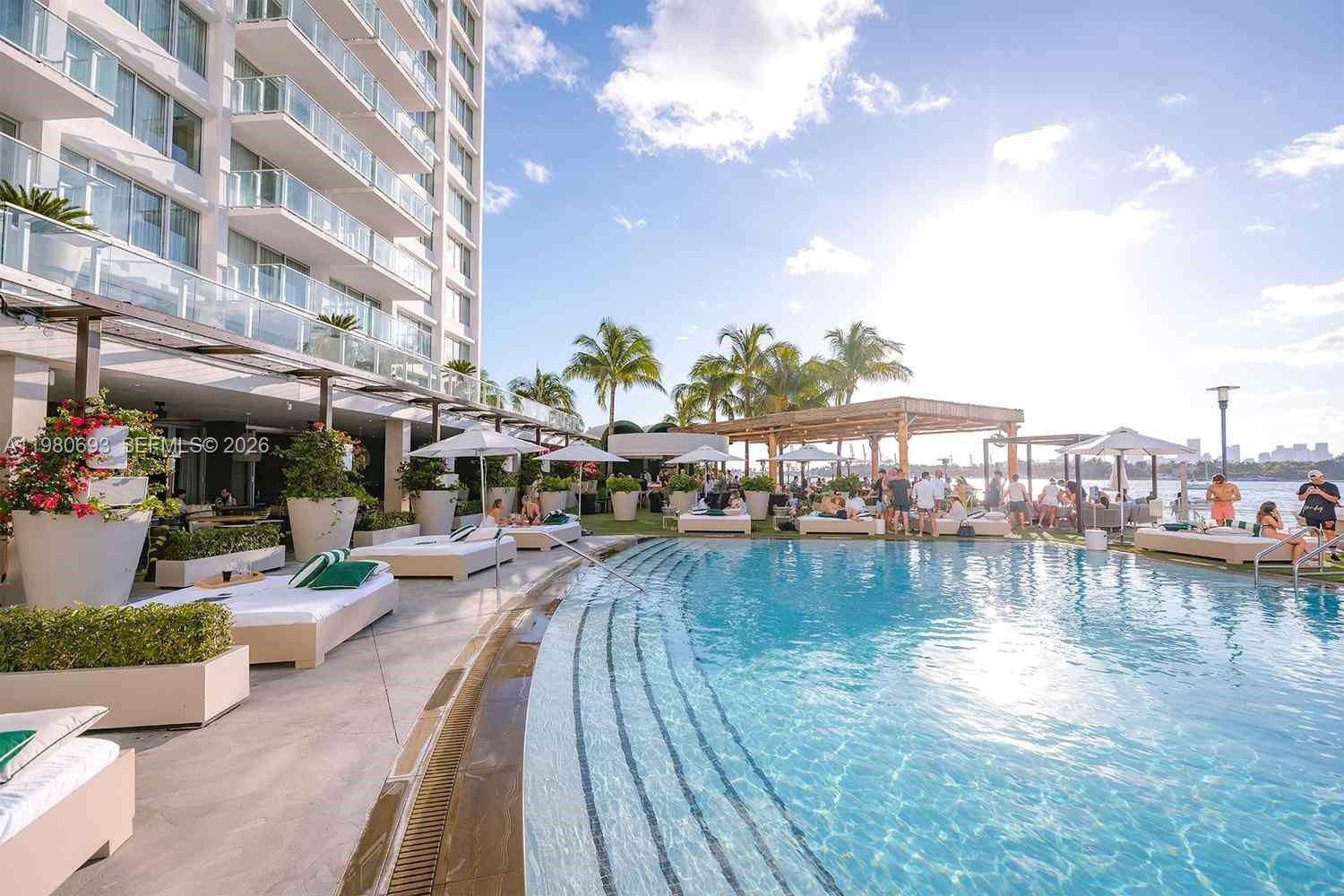 Mondrian Unit #1020 | Picture 14