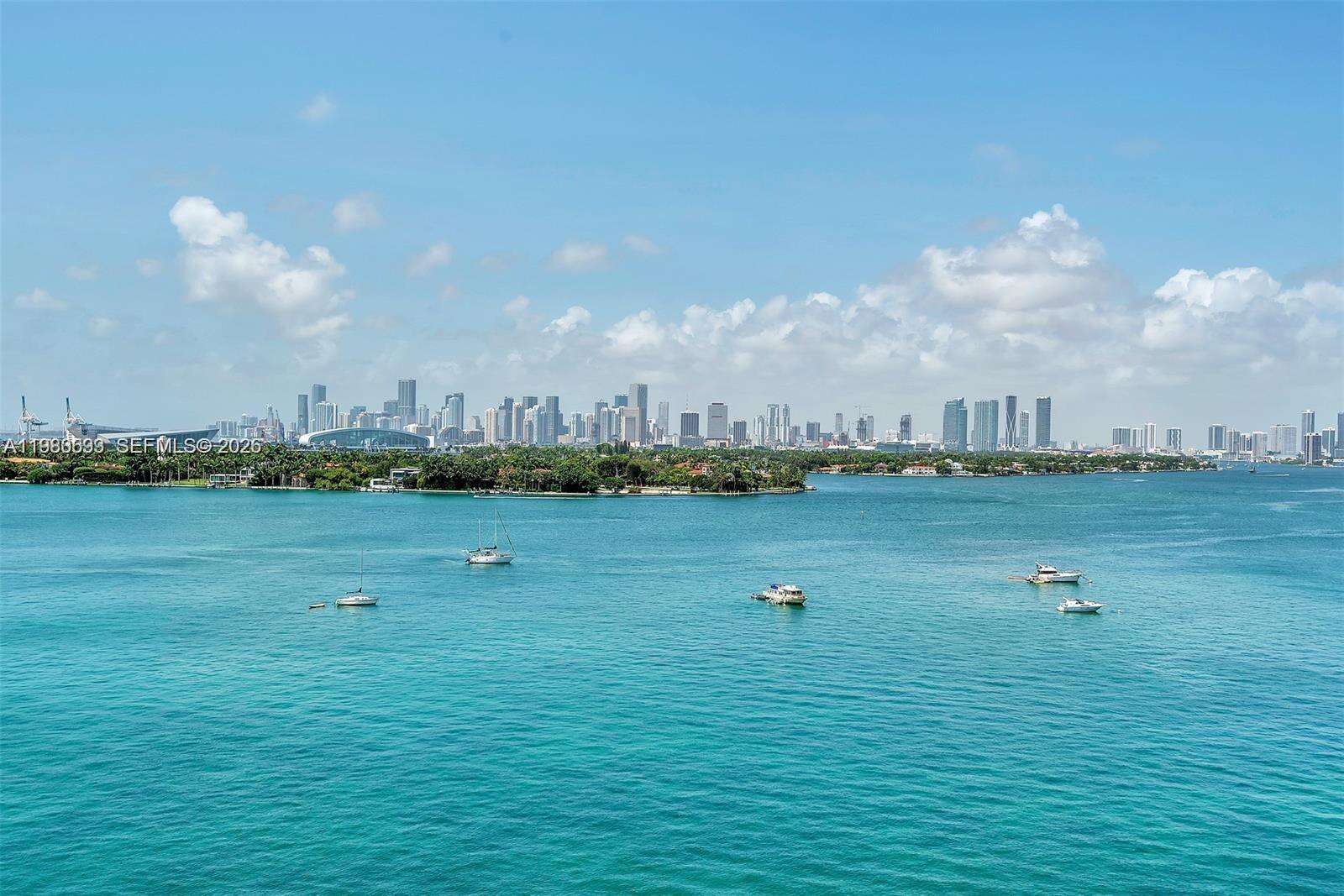 Mondrian Unit #1020 | Picture 15