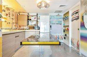 Mondrian Unit #1020 | Picture 4