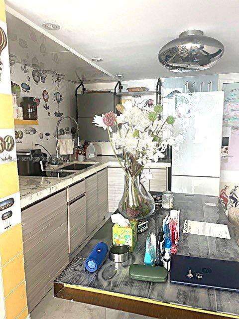 Mondrian Unit #1020 | Picture 12