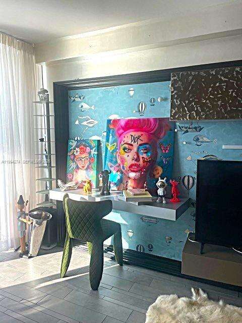 Mondrian Unit #1020 | Picture 14