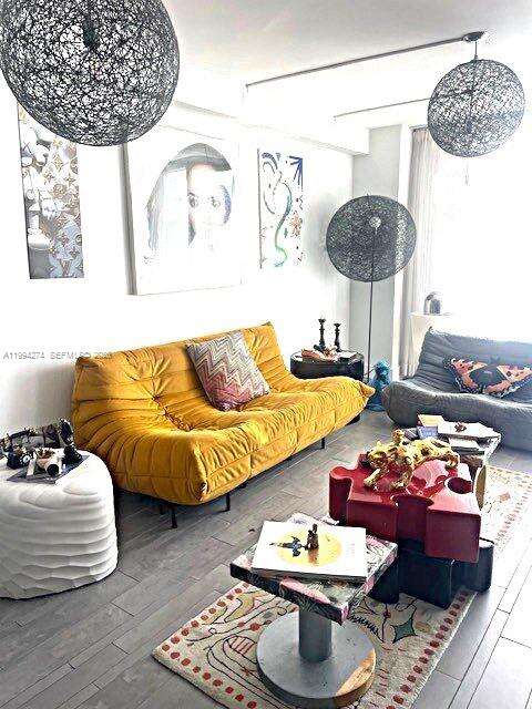 Mondrian Unit #1020 | Picture 17