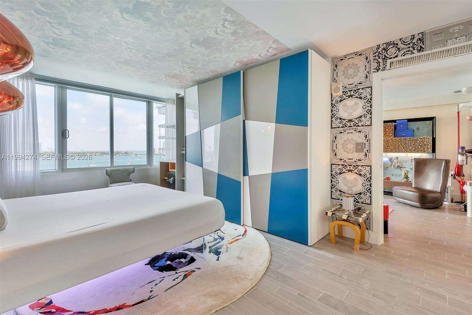 Mondrian Unit #1020 | Picture 23