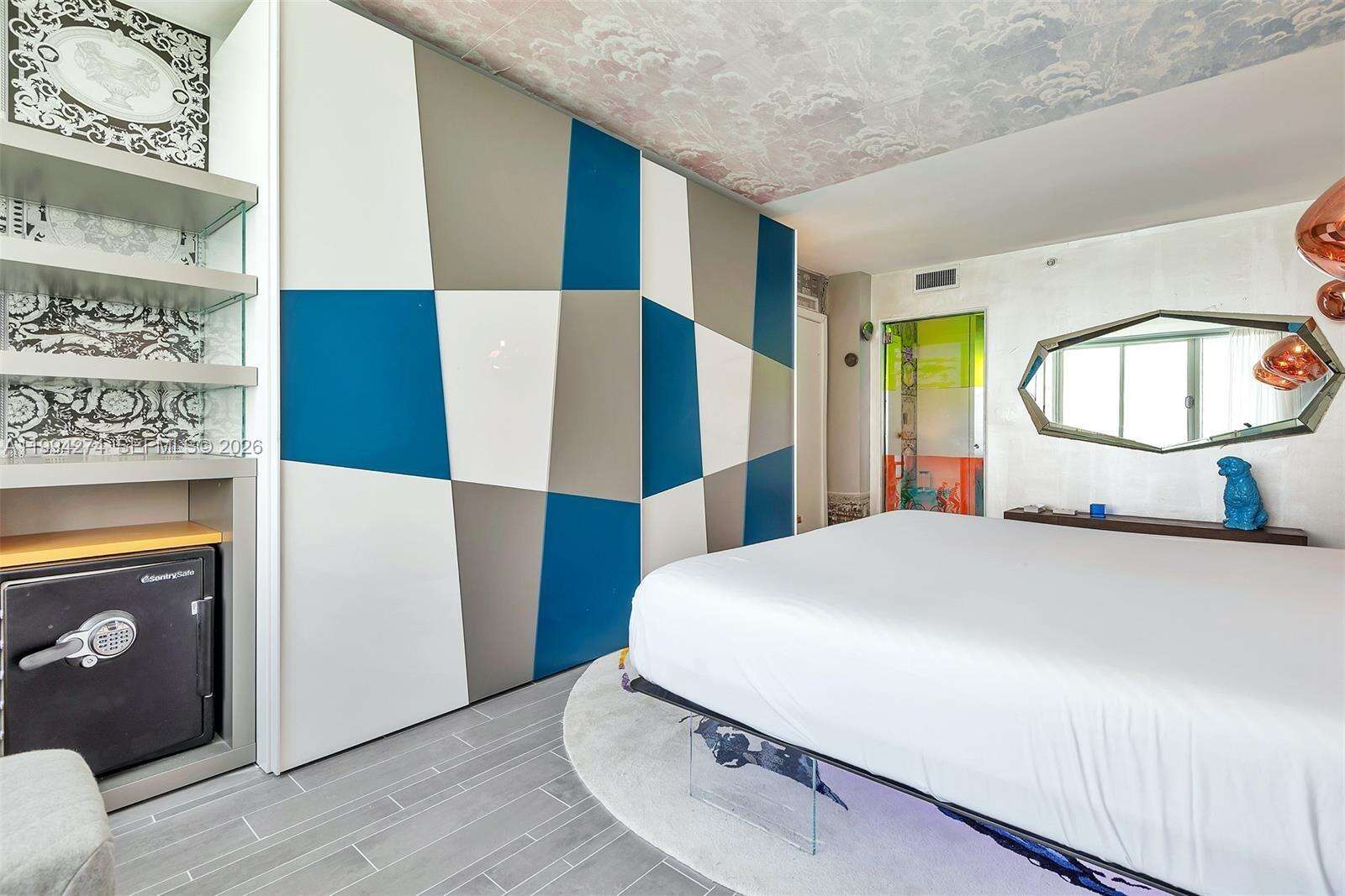 Mondrian Unit #1020 | Picture 28