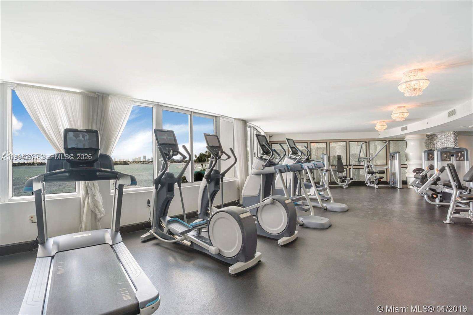 Mondrian Unit #1020 | Picture 37