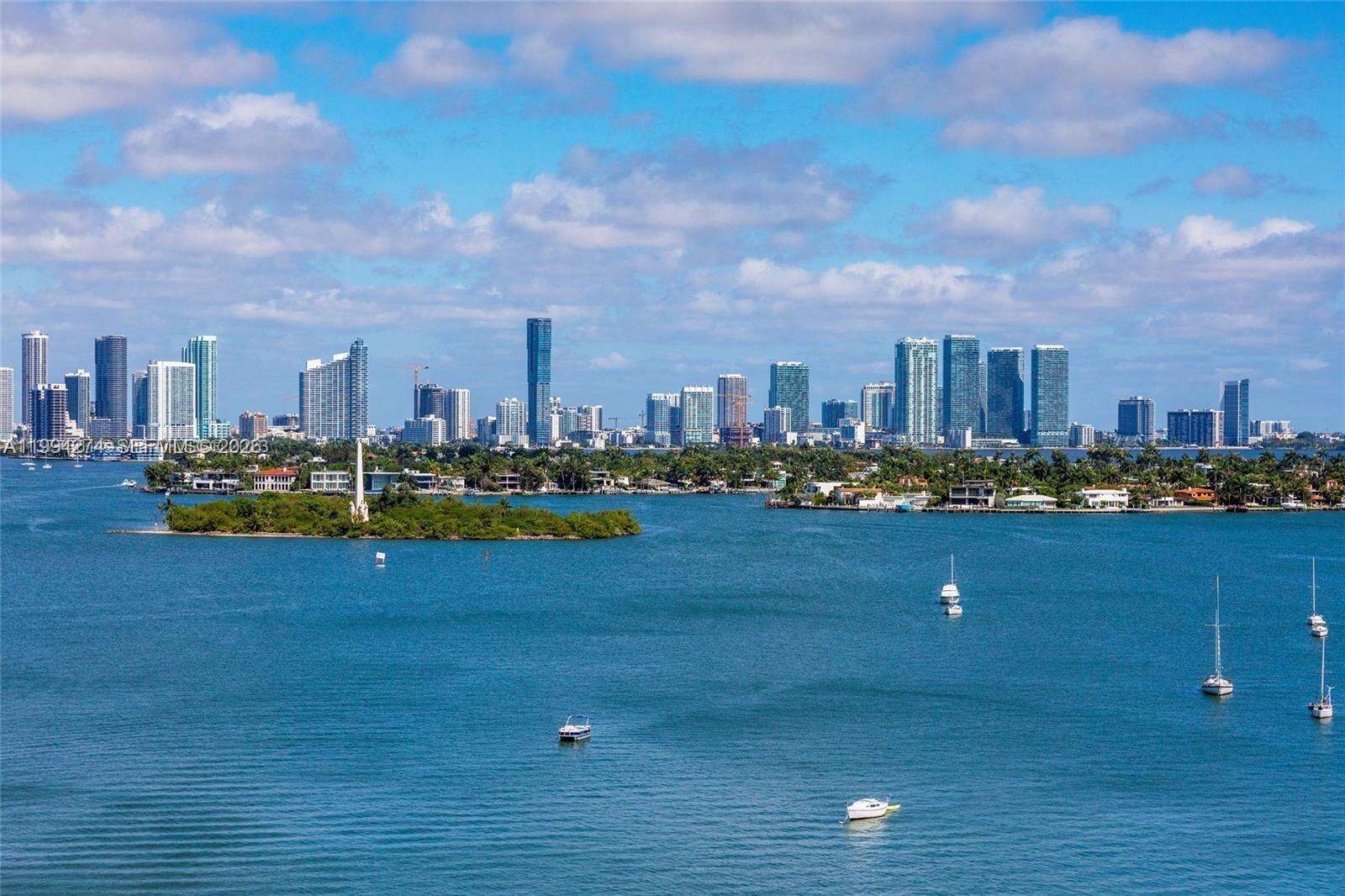 Mondrian Unit #1020 | Picture 45