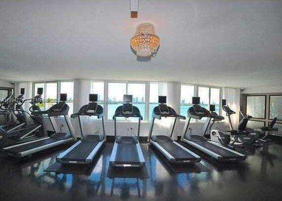 Mondrian Unit #1020 | Picture 47